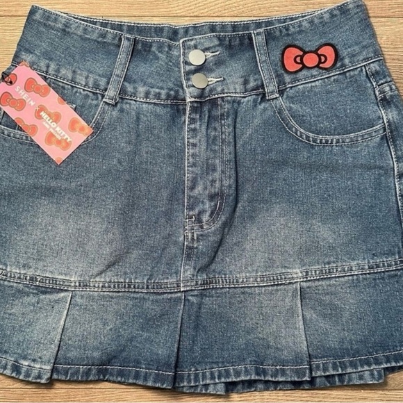 Hello Kitty x SHEIN Denim Pleated Skirt - Picture 2 of 5